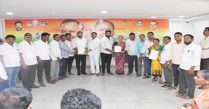 109 మందికి సీఎంఆర్ఎఫ్ చెక్కులు పంపిణీ