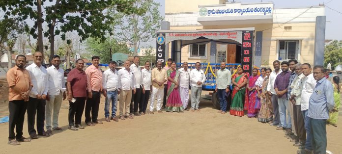 ఎన్నికల హామీ నెరవేర్చిన సర్పంచ్