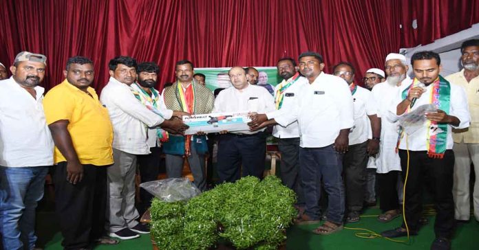 తుర్కాకాశ కార్మికులకు ప్రభుత్వం చేయూత: ఎమ్మెల్సీ నెల్లికంటి సత్యం