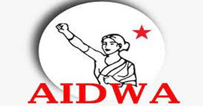 బండి భగీరథ్ను తక్షణమే అరెస్టు చేయాలి
