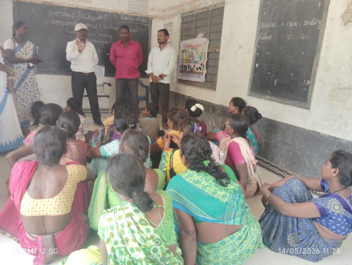 బడీడు పిల్లలను గుర్తించి బడిలో చేర్పించాలి