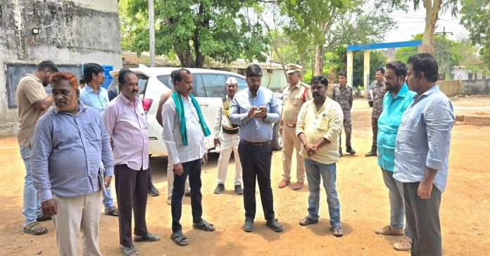 కలెక్టర్ ఆకస్మికంగా తనిఖీ