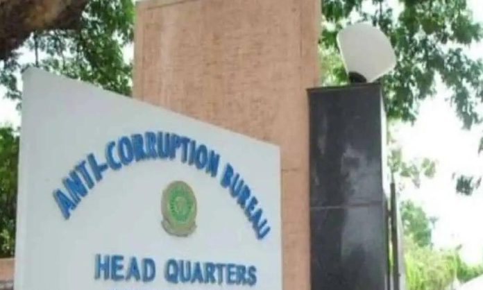 మేడ్చల్ ఆర్టీఓ కార్యాలయంలో ఏసీబీ సోదాలు