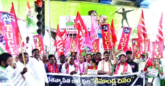 హక్కుల కోసం గొంతెత్తితే నిర్భంధమా?