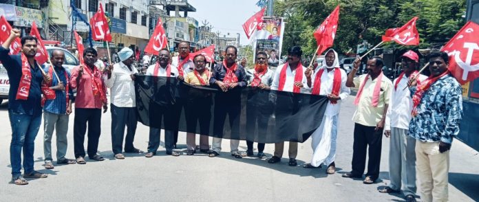 పెంచిన పెట్రోల్ డీజిల్ గ్యాస్ ధరలను వెంటనే తగ్గించాలి