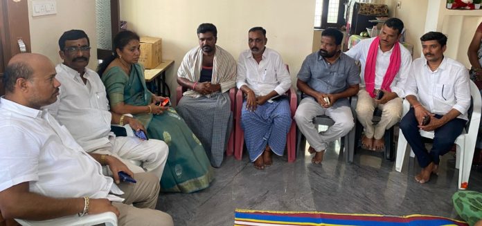 మృతురాలి కుటుంబానికి పరామర్శ