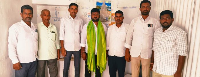 కాంగ్రెస్ మండలాధ్యక్షునికి ఘన సన్మానం