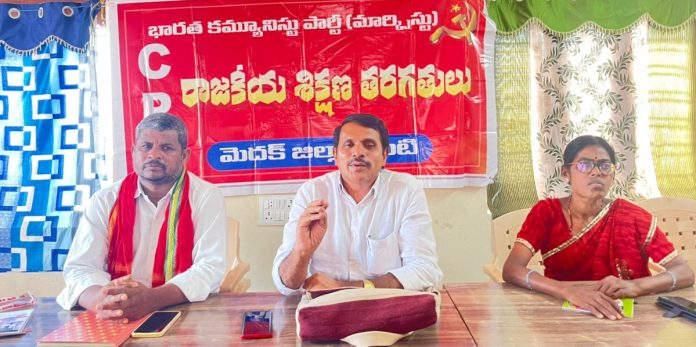 బండి భగీరథ్ను వెంటనే అరెస్టు చేయాలి