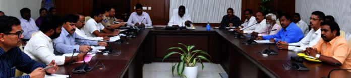మహనీయుల విగ్రహాల ప్రతిష్టాపనలో ఇబ్బందులను సత్వరమే పరిష్కరించండి