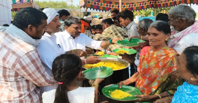 Busireddy Pandana, who undertook the Maha Annadana program