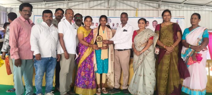 Government school girl who shined in 10th grade is Animuthyam Kavya Sri