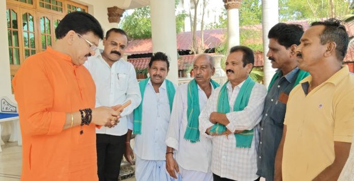 Urban farmer representatives meet MLA