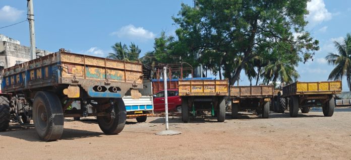 Tractors illegally transporting sand seized