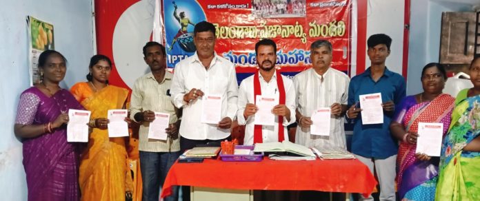 Make the District Mahasabha of the Prajanatyamandali a success.