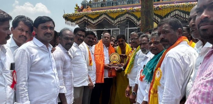 విగ్రహ ప్రతిష్ఠాపన మహోత్సవంలో పాల్గొన్న ఎమ్మెల్యే