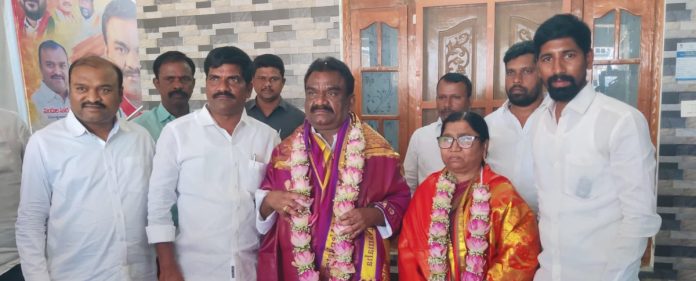 ఆదర్శ దంపతులకు( సామేలు-యాదమ్మ) శుభాకాంక్షలు