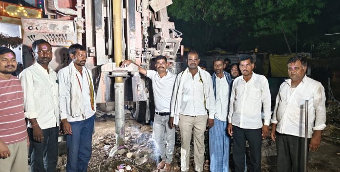 చెండేగావ్ సర్పంచ్ ఆధ్వర్యంలో నీటి సమస్య పరిష్కారం