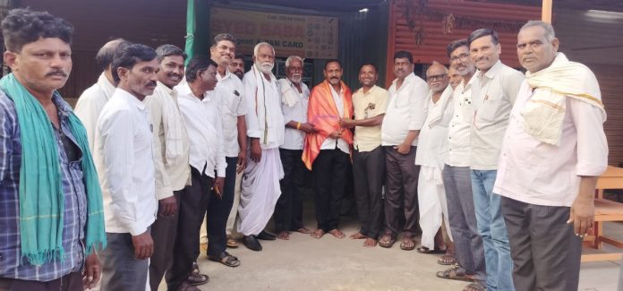 కాంగ్రెస్ మండలాధ్యక్షునికి ఘన సన్మానం