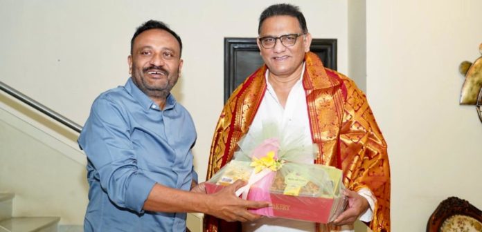మంత్రి అజారుద్దీన్ ను కలిసిన ఎమ్మెల్యే తోట