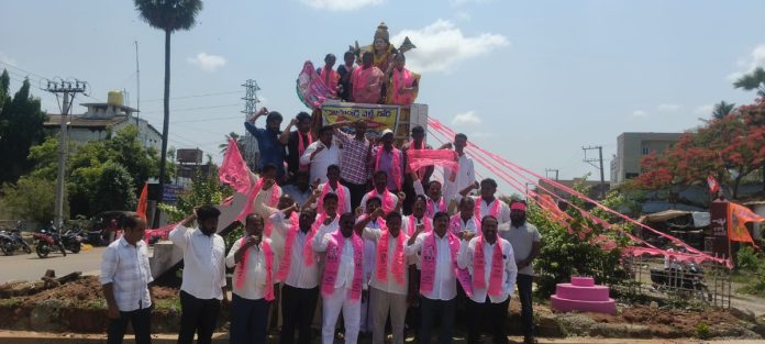 బండి సంజయ్ ను కేంద్ర మంత్రి పదవి నుంచి తొలగించాలి: బీఆర్ఎస్ డిమాండ్