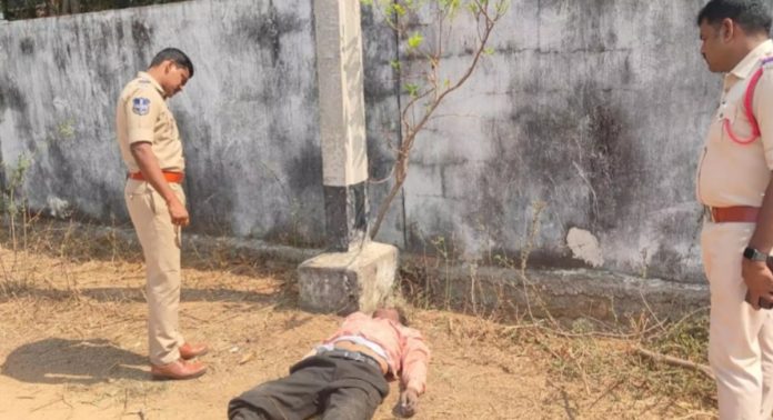 ట్రాక్టర్ కోసం డ్రైవర్ ను హత్య చేసిన దుండగులు