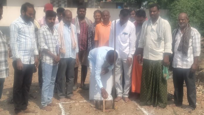 అంగన్వాడి భవన నిర్మాణానికి భూమిపూజ
