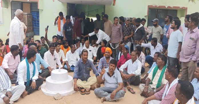 బ్రాహ్మణపల్లి అసైన్మెంట్ భూమి కబ్జా.. కలెక్టర్కు ఫిర్యాదు