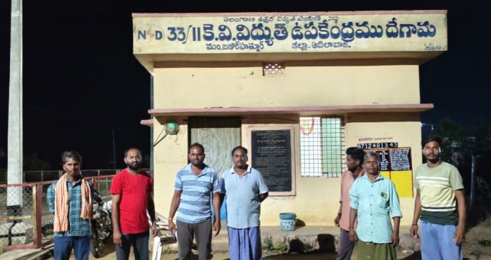 విద్యుత్ సబ్స్టేషన్ ను ముట్టడించిన సర్పంచ్