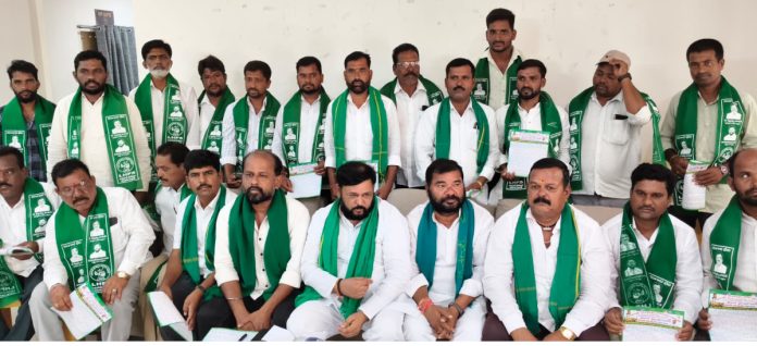 లంబాడి హక్కుల పోరాట సమితి మహాధర్నాను విజయవంతం చేయాలి