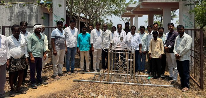 దేవిదాస్ పటేల్ జ్ఞాపకార్థం పాడె వితరణ