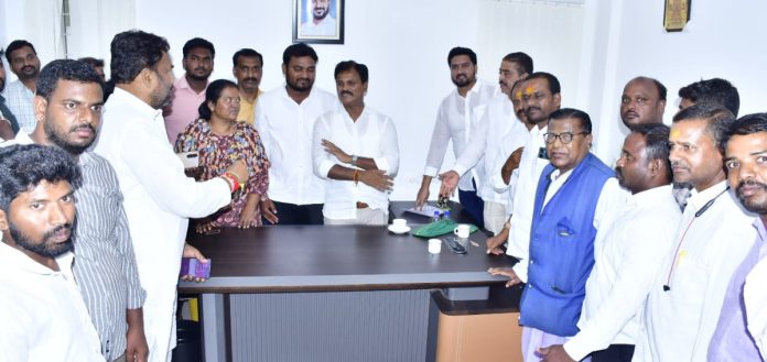 Belli Lalithakka Statue Committee meets Bhuvanagiri MLA