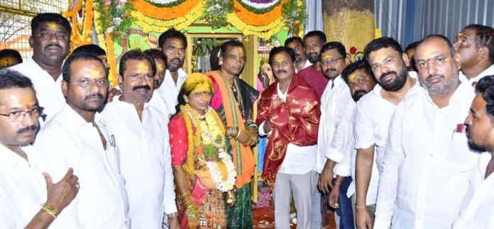 ఎల్లమ్మ పండుగ ఉత్సవాల్లో పాల్గొన్న ప్రభుత్వ విప్, ఎమ్మెల్యే