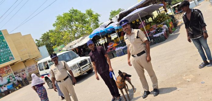నార్కోటిక్ డాగ్ తో విస్తృత తనిఖీలు