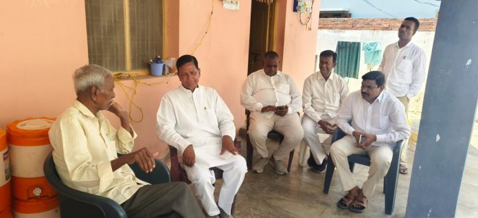 కొండారెడ్డి కుటుంబాన్ని పరామర్శించిన డాక్టర్ జిల్లెల చిన్నారెడ్డి