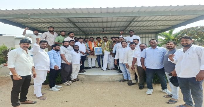 రాష్ట్ర గౌడ యువజన సంఘం ఉపాధ్యక్షుడికి ఘన సన్మానం