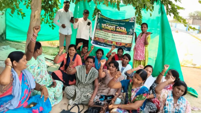 విఓఏల పెండింగ్ సమస్యలను పరిష్కరించాలి