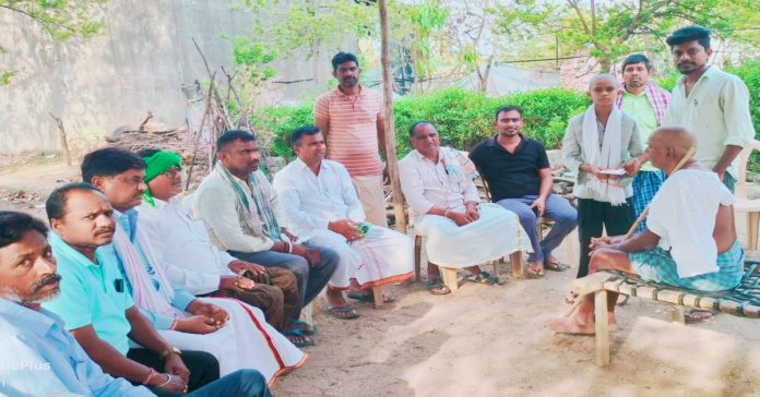 మృతుని కుటుంబానికి పరామర్శ