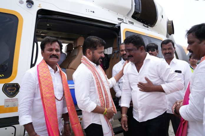 సీఎం రేవంత్ రెడ్డిని కలిసిన తిర్మలాపురం సర్పంచ్