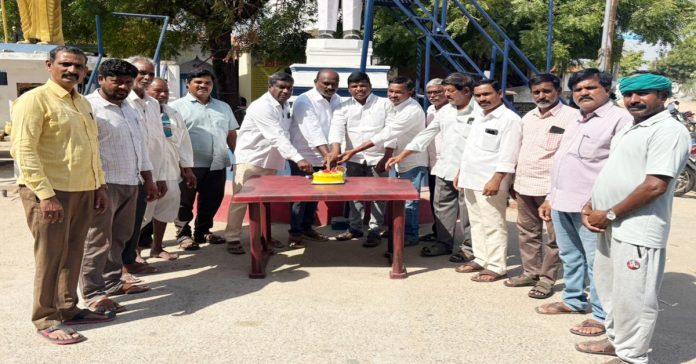 జక్రాన్పల్లిలో రాష్ట్ర కాంగ్రెస్ పార్టీ అధ్యక్షులు బొమ్మ మహేష్ కుమార్ జన్మదిన వేడుకలు