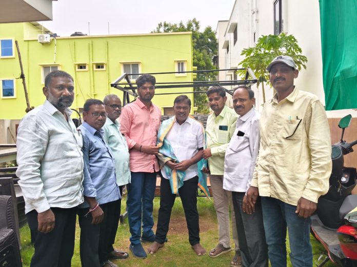ఎస్సి కార్పొరేషన్ చైర్మన్ ప్రితంను కలిసిన బీఆర్ఎస్ నాయకులు
