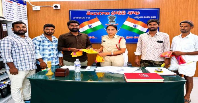 నూతన ఎస్సైని సన్మానించిన పవన్ ముదిరాజ్