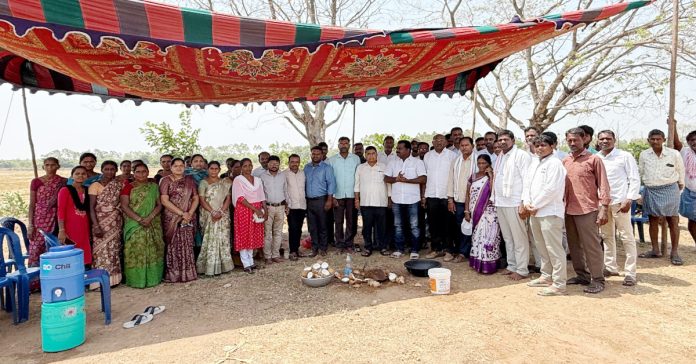 గ్రామ సమైక్య భవన నిర్మాణాలకు భూమిపూజ..!