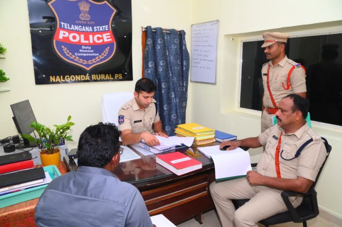 విల్లేజ్ పోలీస్ వ్యవస్థ ద్వారా ప్రజలకు మరింత చేరువ కావాలి