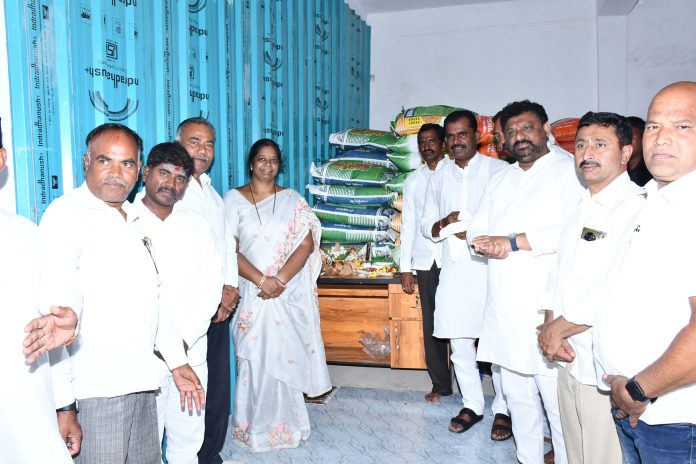 హాకా విత్తనాలు ఎరువుల దుకాణాన్ని ప్రారంభించిన ఎమ్మెల్యే