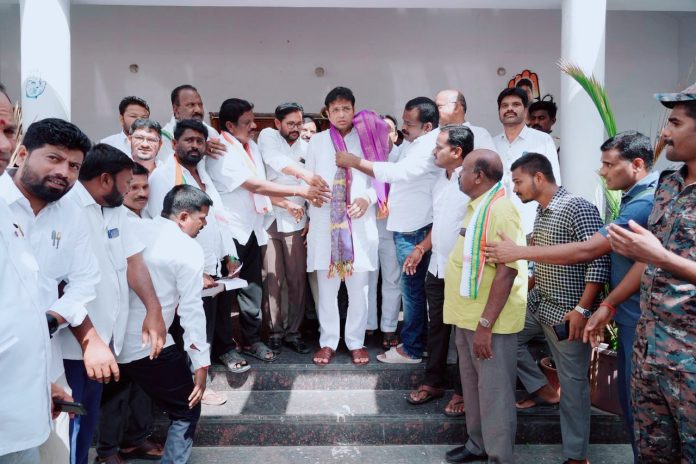 మాట తప్పరు…మడివ తిప్పరు దుద్దిళ్ల కుటుంబం.!