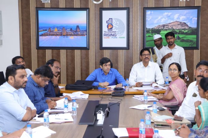 రాష్ట్ర అవతరణ దినోత్సవ వేడుకలను ఘనంగా నిర్వహించాలి