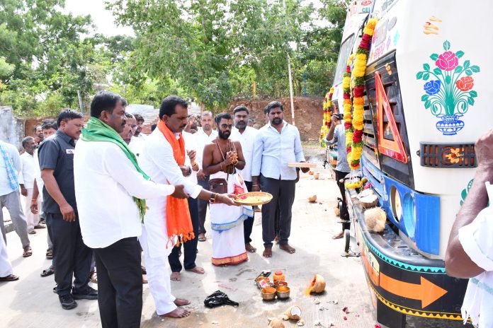 నూతన బోర్ వెల్ బండ్లను ప్రారంభించిన ఎమ్మెల్యే
