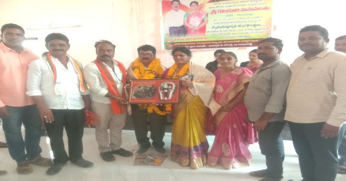 మీలాంటి సేవలు ప్రతి ఒక్క డిపార్ట్మెంటు అధికారికి ఆదర్శంగా నిలవాలి: సర్పంచ్