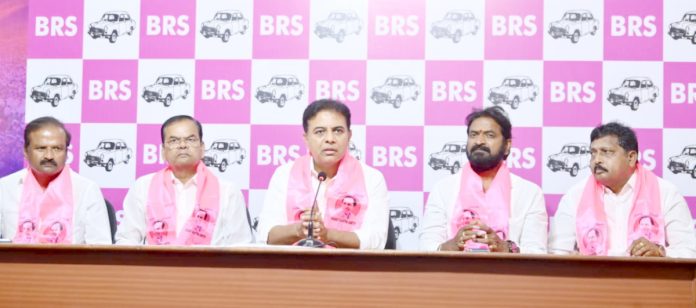 గల్ఫ్లో ఉన్న వారి ఓట్లు పోకుండా చూస్తాం