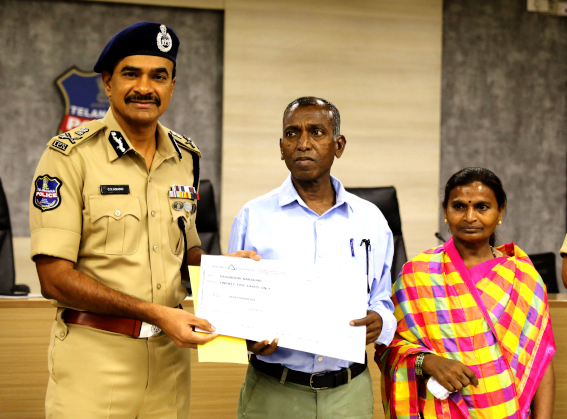 మావోయిస్టు కేంద్ర కమిటీ సభ్యుడు నరహరి సరెండర్